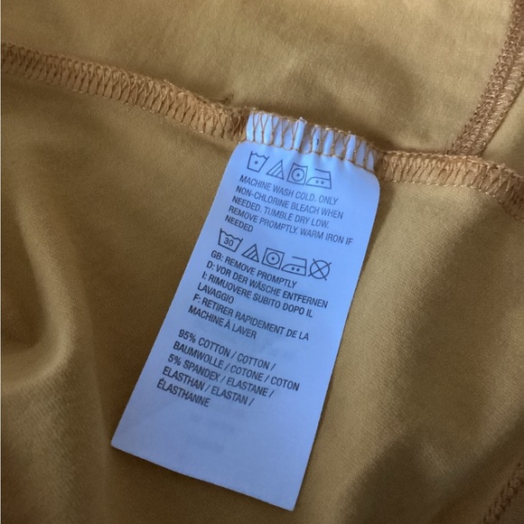 Women With Control - Picture 6 of 7